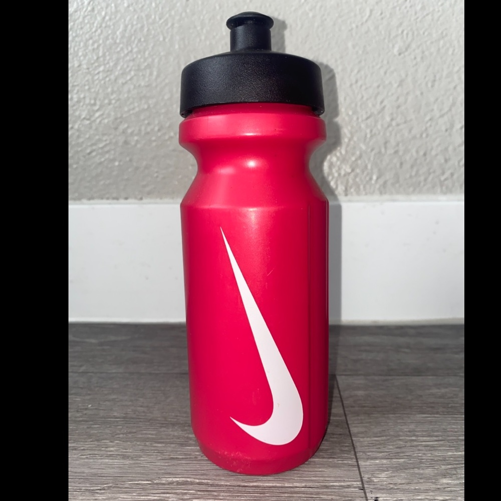 Nike plastic water bottle